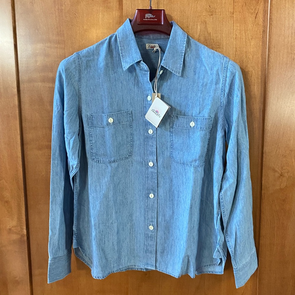 Faherty Tried and True Chambray Shirt Women’s Medium - Picture 2 of 10